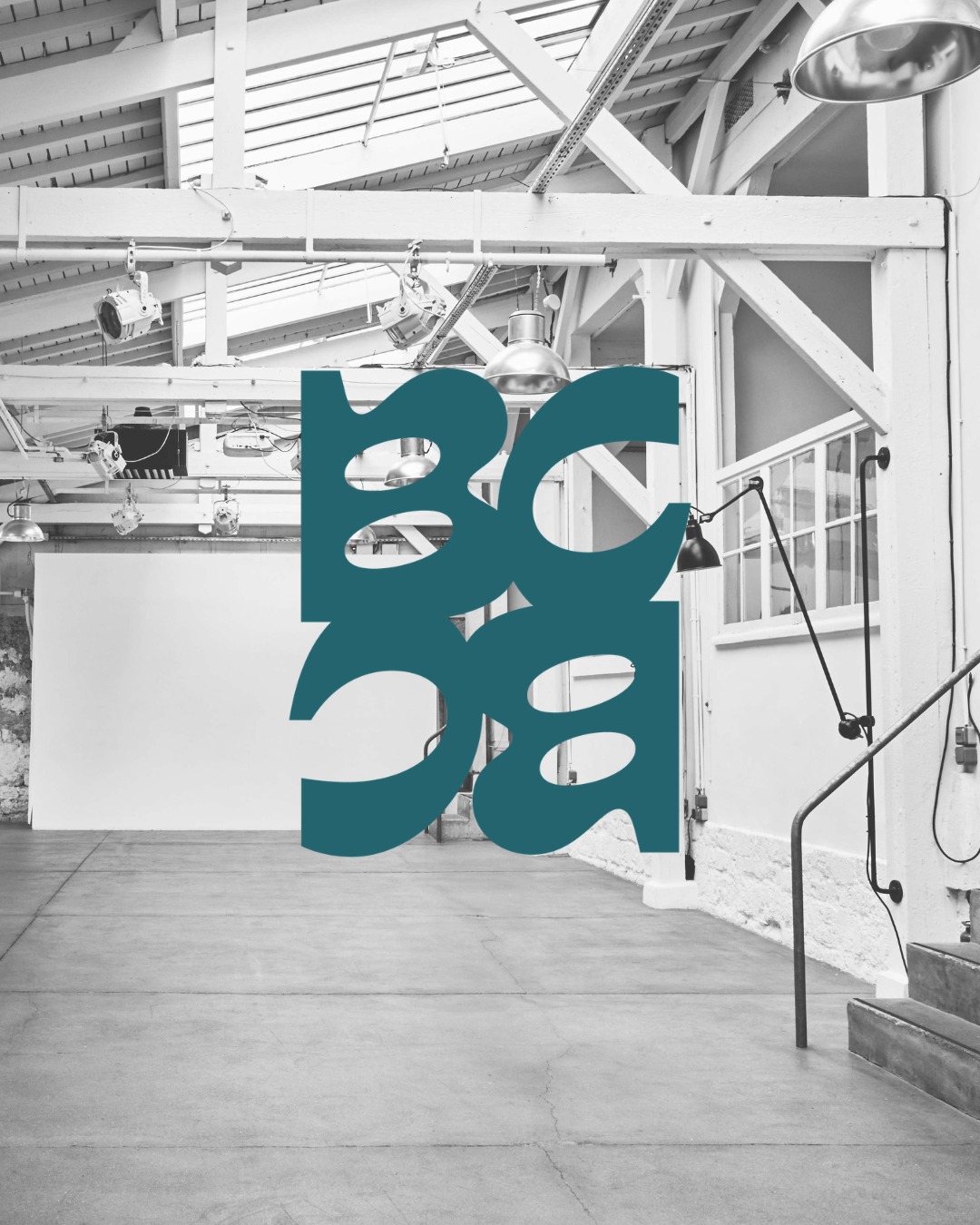 Bienvenue dans un lieu où la créativité se partage, où le beau rassemble, et où chaque achat soutient un artisanat engagé.

Pour ce tout premier rendez-vous, Beau Commun vous propose une sélection de plus de 40 Créateurs de tout horizon. Des artisans aux univers variés, au savoir-faire unique, proposant des pièces originales, locales et durables. Une expérience placée sous le signe d’une consommation éthique et responsable, sans renoncer au plaisir de se faire du bien, ni à celui d’offrir.

Un pop-up festif où vous pourrez retrouver de la mode, du bijoux, de la maroquinerie, de la céramique, de la décoration intérieure, des illustrations, des produits de beauté et de bien-être, du loisir créatif, des jeux, des produits zéro déchets, des créations gourmandes…

Au programme également des ateliers DIY et un espace tatouage (sur réservation), le "Beau Café" pour une pause gourmande et une sélection musicale par KDBuzZ.

📅 Rendez-vous les 11 & 12 Avril 2026

📍Quartier Général - 71 rue de la Fontaine au Roi - Paris 11e
🕐Samedi 10h-20h / Dimanche 10h-19h
Entrée gratuite

Toutes les infos sont en bio 🔼

#beaucommun #quartiergeneral #popup #popupparis #createurs 

Crédit 📷 @qgquartiergeneral